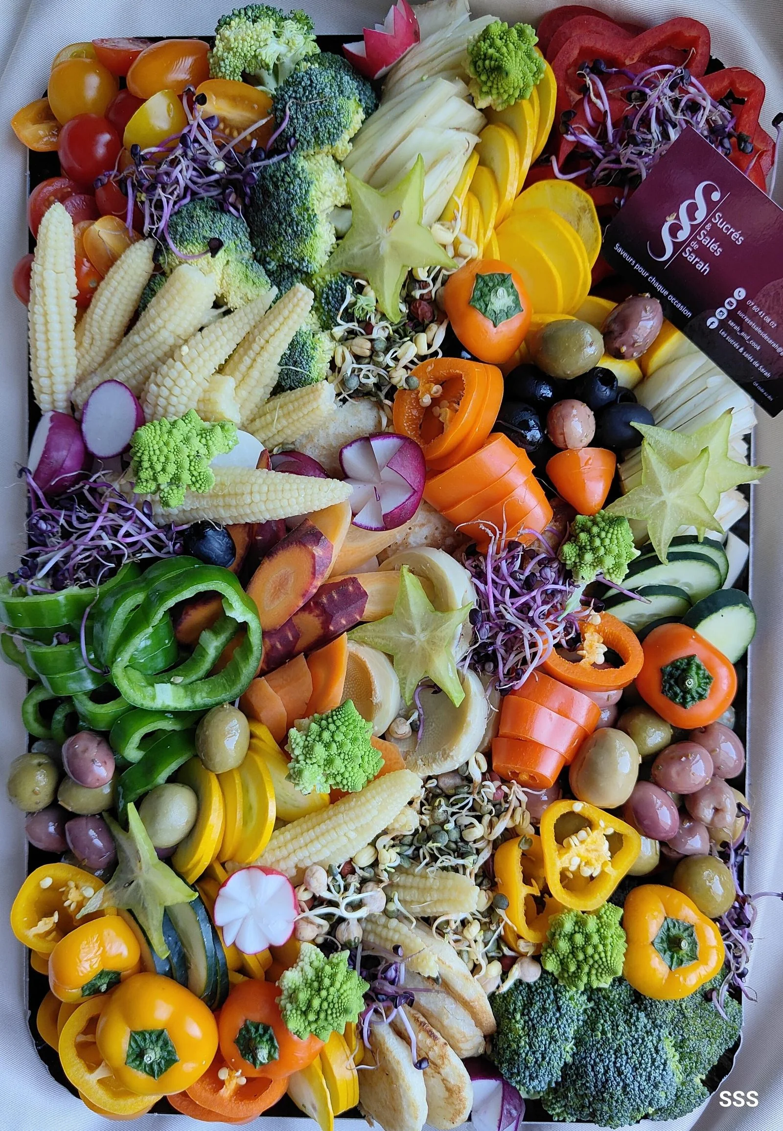 Plateau légumes frais colorés vue du dessus